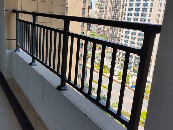 商場(chǎng)陽臺(tái)護(hù)欄