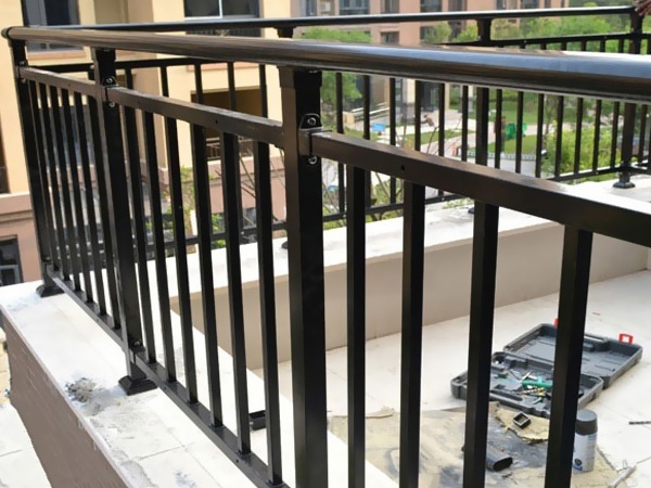 陽(yáng)臺(tái)圍欄的材質(zhì)有哪些? 陽(yáng)臺(tái)圍欄的材質(zhì)有哪些?