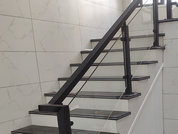 商場樓梯護(hù)欄