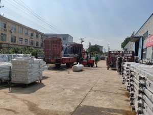 金用護欄2020年7月20日鋅鋼陽臺欄桿裝車發貨! 金用護欄2020年7月20日鋅鋼陽臺欄桿裝車發貨!