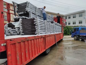 金用護欄2020年7月27日鋅鋼玻璃陽臺護欄裝車發(fā)貨! 金用護欄2020年7月27日鋅鋼玻璃陽臺護欄裝車發(fā)貨!