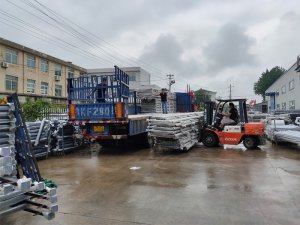 金用護欄2020年7月28日鋅鋼陽臺玻璃護欄裝車發(fā)貨! 金用護欄2020年7月28日鋅鋼陽臺玻璃護欄裝車發(fā)貨!