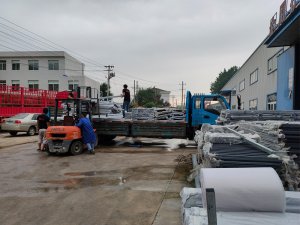 金用護欄2020年7月28日鋅鋼玻璃護欄裝車發(fā)貨! 金用護欄2020年7月28日鋅鋼玻璃護欄裝車發(fā)貨!