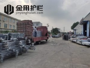 金用護欄2020年7月29日鋅鋼玻璃護欄裝車發貨! 金用護欄2020年7月29日鋅鋼玻璃護欄裝車發貨!