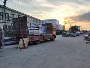 金用護欄2020年8月4日鋅鋼陽臺玻璃護欄裝車發貨! 金用護欄2020年8月4日鋅鋼陽臺玻璃護欄裝車發貨!