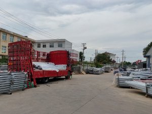 金用護欄2020年8月7日陽臺玻璃護欄裝車發貨! 金用護欄2020年8月7日陽臺玻璃護欄裝車發貨!