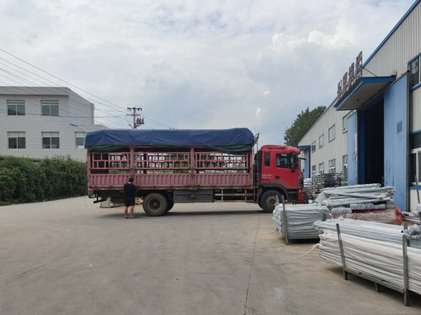 金用護欄2020年8月8日鋅鋼陽臺護欄裝車發(fā)貨! 金用護欄2020年8月8日鋅鋼陽臺護欄裝車發(fā)貨!