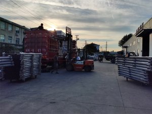 金用護欄2020年8月14日鋁合金陽臺護欄裝車發貨! 金用護欄2020年8月14日鋁合金陽臺護欄裝車發貨!