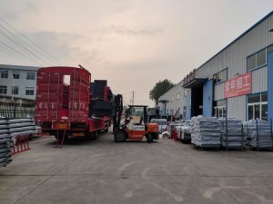 金用護欄2020年8月21日鋁合金百葉窗裝車發貨！