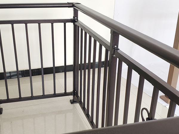 噴塑陽臺護欄與噴漆陽臺護欄相比有什么優勢？