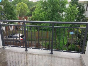 如何挑選一家好的陽臺護(hù)欄廠家?這樣挑最靠譜! 如何挑選一家好的陽臺護(hù)欄廠家?這樣挑最靠譜!