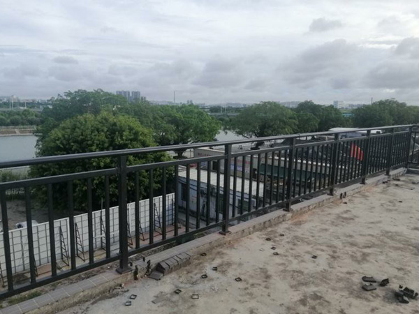 推薦2款陽臺(tái)護(hù)欄,定制價(jià)格不到60元一米! 推薦2款陽臺(tái)護(hù)欄,定制價(jià)格不到60元一米!