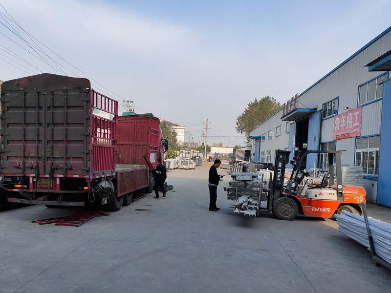 金用護欄2020年10月21日鋅鋼陽臺護欄裝車發(fā)貨! 金用護欄2020年10月21日鋅鋼陽臺護欄裝車發(fā)貨!