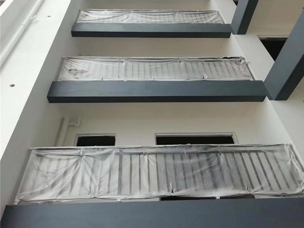 選擇鋅鋼陽臺護欄三大理由！