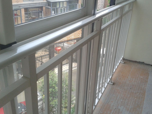 鋅鋼護(hù)欄有哪些特性？