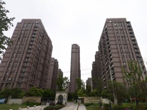 合肥高速時代城小區(qū)空調(diào)護欄、樓梯扶手定制 合肥高速時代城小區(qū)空調(diào)護欄、樓梯扶手定制