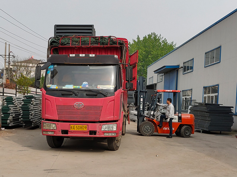 金用護欄2021年4月16日第一車百葉窗發(fā)貨! 金用護欄2021年4月16日第一車百葉窗發(fā)貨!