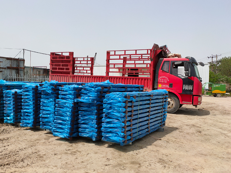 金用護欄2021年4月29日鋅鋼連廊護欄發貨! 金用護欄2021年4月29日鋅鋼連廊護欄發貨!