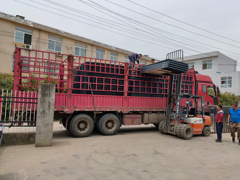 金用護欄2021年5月6日鋅鋼百葉窗發貨！