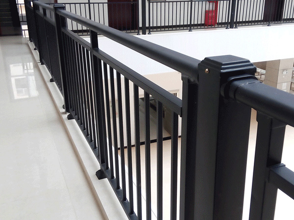 快速辨別鋅鋼護(hù)欄質(zhì)量好壞的兩個(gè)方法 快速辨別鋅鋼護(hù)欄質(zhì)量好壞的兩個(gè)方法