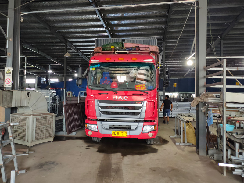 金用護(hù)欄2021年7月27日鋅鋼百葉窗發(fā)貨！