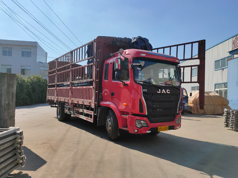 金用護(hù)欄2021年8月6日鋅鋼百葉窗發(fā)貨！