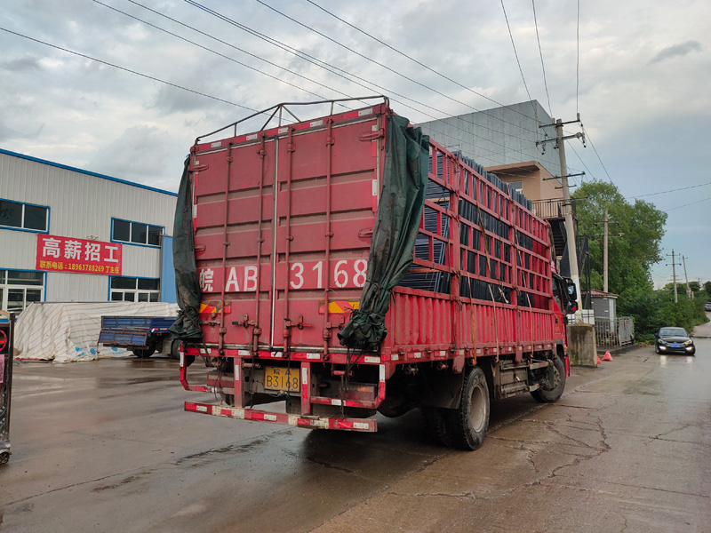 金用護欄2021年8月20日鋅鋼百葉窗發貨！