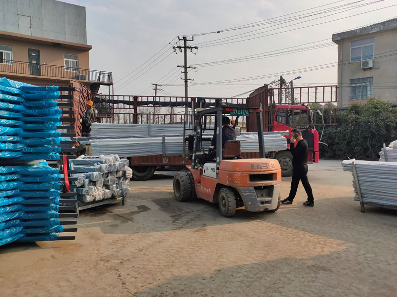 金用護欄2021年10月23日鋅鋼組裝護欄發貨！