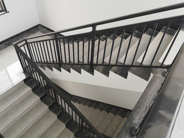 樓梯護欄多少錢一米? 樓梯護欄多少錢一米?