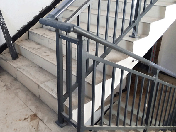 樓梯護(hù)欄多少錢(qián)一米采購(gòu)最合適？
