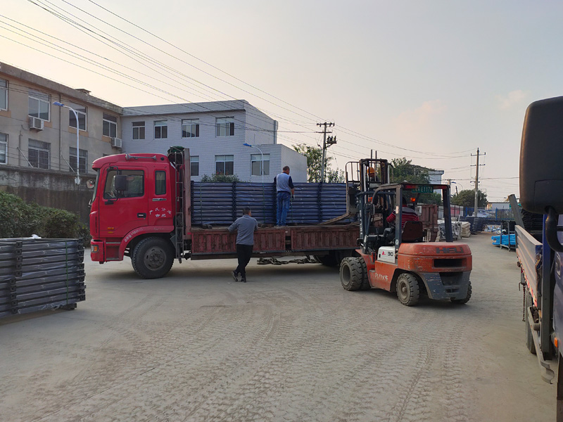 金用護欄2021年11月2日鋅鋼陽臺護欄發貨！