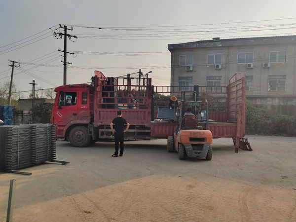 金用護欄2021年11月3日鋅鋼百葉窗發貨！