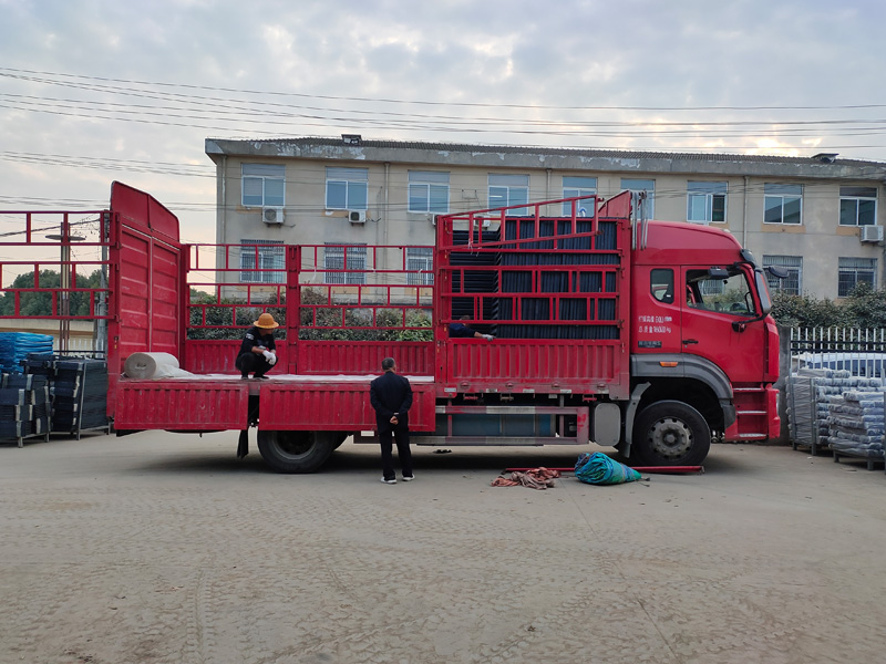 金用護(hù)欄2021年11月10日鋅鋼百葉窗發(fā)貨！