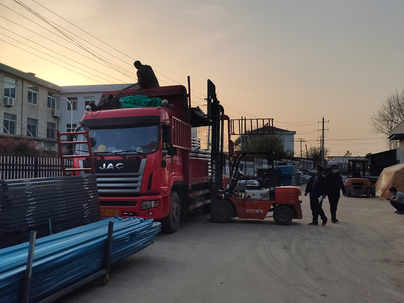 金用護欄2022年3月31日鋅鋼陽臺護欄裝車發貨! 金用護欄2022年3月31日鋅鋼陽臺護欄裝車發貨!