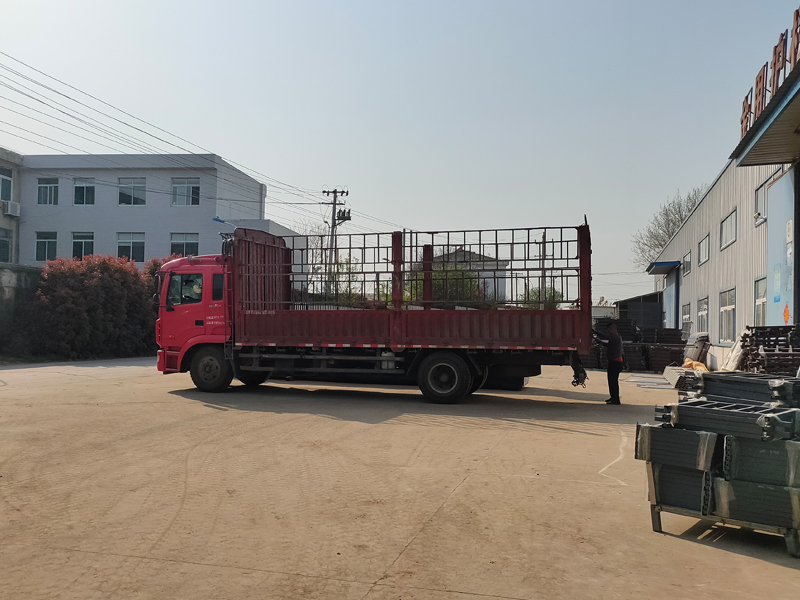 金用護欄2022年4月8日鋅鋼百葉窗裝車發貨！