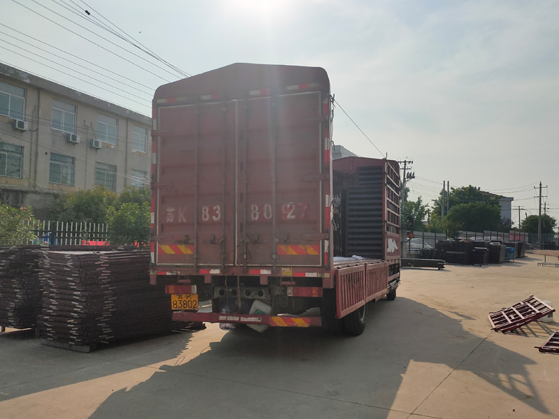 金用護欄2022年5月13日鋅鋼百葉窗裝車發貨！