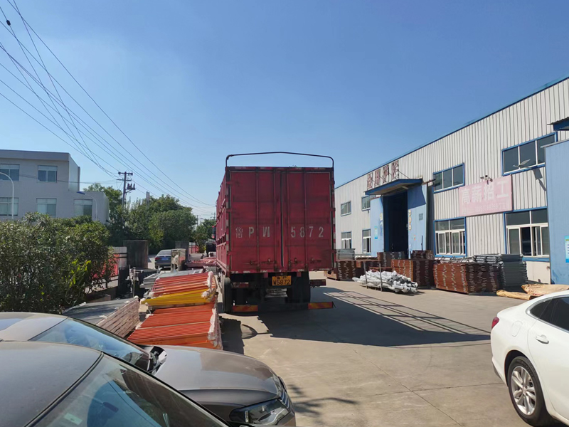 金用護欄2022年8月12日鋁合金百葉窗裝車發貨！