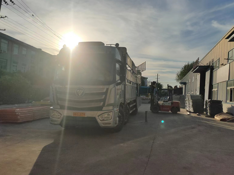 金用護欄2022年8月13日鋅鋼陽臺護欄裝車發貨！