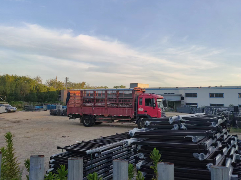 金用護(hù)欄2022年8月15日鋅鋼連廊欄桿裝車發(fā)貨! 金用護(hù)欄2022年8月15日鋅鋼連廊欄桿裝車發(fā)貨!