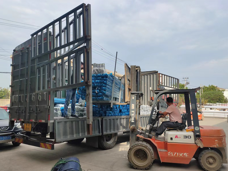 金用護(hù)欄2022年8月17日鋅鋼組裝護(hù)欄裝車發(fā)貨！