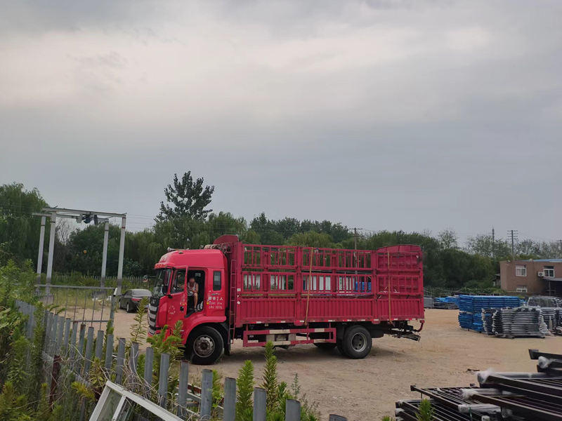 金用護欄2022年8月18日鋅鋼陽臺欄桿裝車發貨！