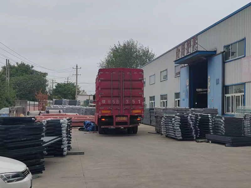 金用護欄2022年8月23日鋅鋼百葉窗裝車發貨！