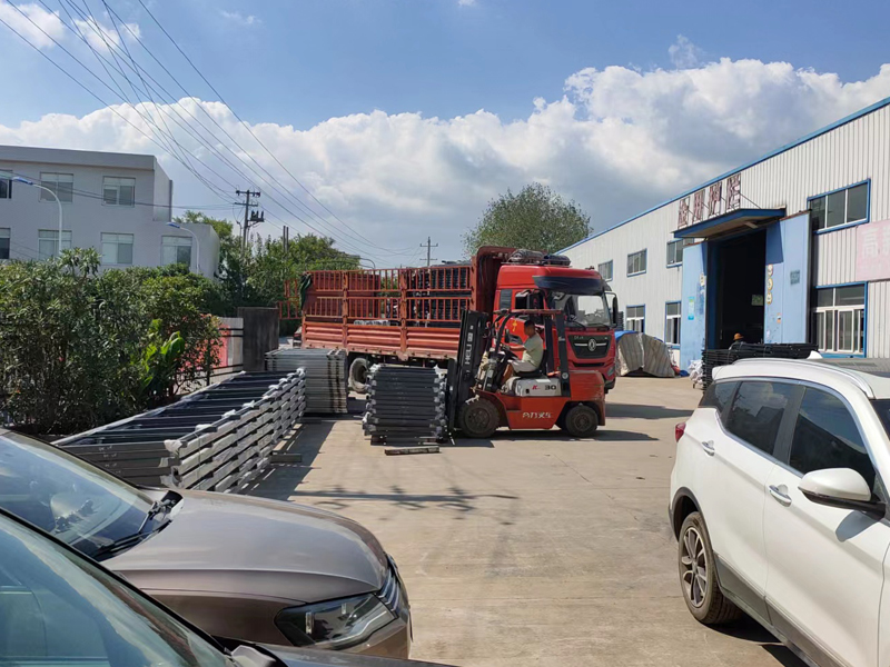 金用護欄2022年9月6日鋅鋼護欄裝車發(fā)貨! 金用護欄2022年9月6日鋅鋼護欄裝車發(fā)貨!