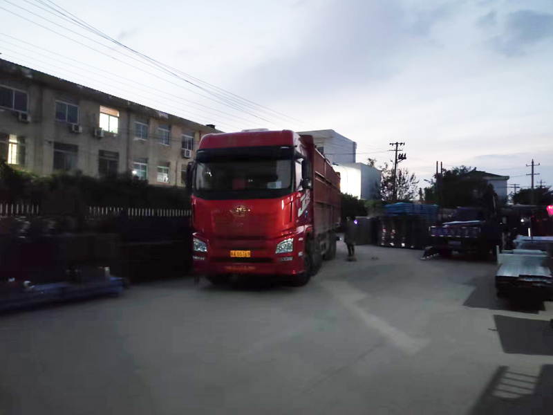 金用護欄2022年11月9日鋅鋼百葉窗裝車發貨! 金用護欄2022年11月9日鋅鋼百葉窗裝車發貨!