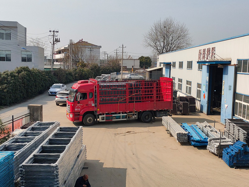 金用護欄2023年3月3日鋅鋼百葉窗裝車發貨! 金用護欄2023年3月3日鋅鋼百葉窗裝車發貨!