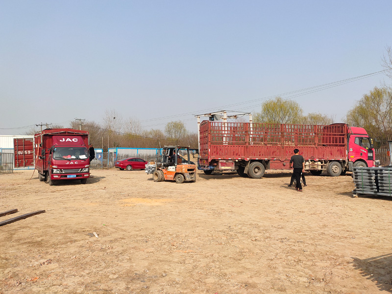 金用護(hù)欄2023年3月4日鋅鋼陽臺(tái)護(hù)欄裝車發(fā)貨！