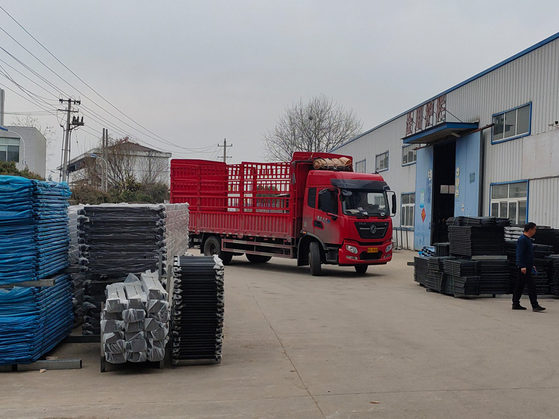 金用護欄2023年3月11日鋅鋼護窗欄桿裝車發貨! 金用護欄2023年3月11日鋅鋼護窗欄桿裝車發貨!