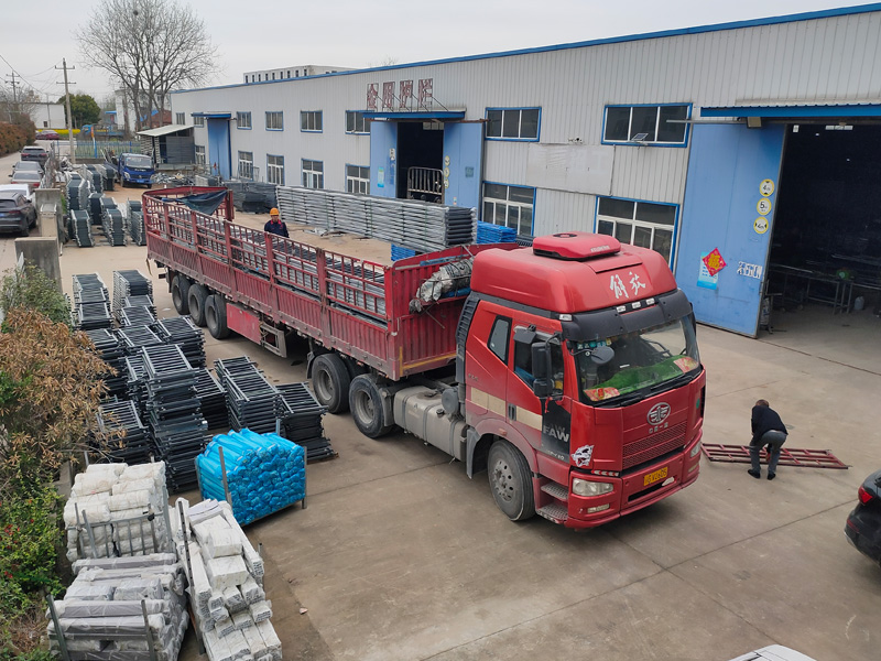 金用護欄2023年3月24日鋅鋼連廊欄桿裝車發貨! 金用護欄2023年3月24日鋅鋼連廊欄桿裝車發貨!