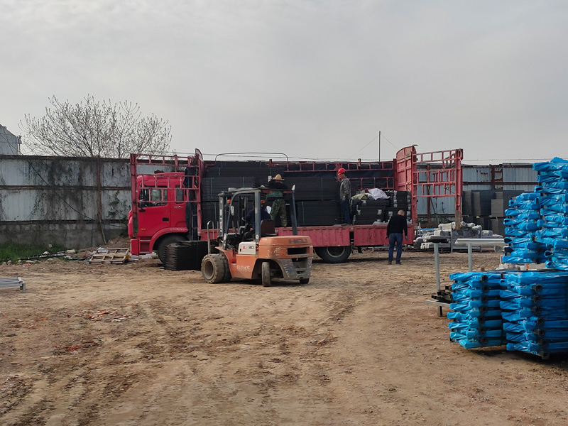 金用護欄2023年3月28日鋅鋼飄窗欄桿裝車發貨! 金用護欄2023年3月28日鋅鋼飄窗欄桿裝車發貨!