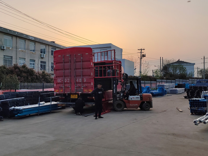 金用護(hù)欄2023年4月6日鋅鋼百葉窗裝車發(fā)貨! 金用護(hù)欄2023年4月6日鋅鋼百葉窗裝車發(fā)貨!